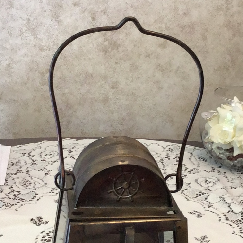 Antique Real Metal Kerosene/Oil Lantern with Handle. Beautiful details. - Picture 7 of 10